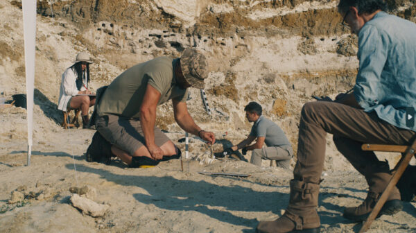 二億年前「靴の跡」化石、何を物語っているのか