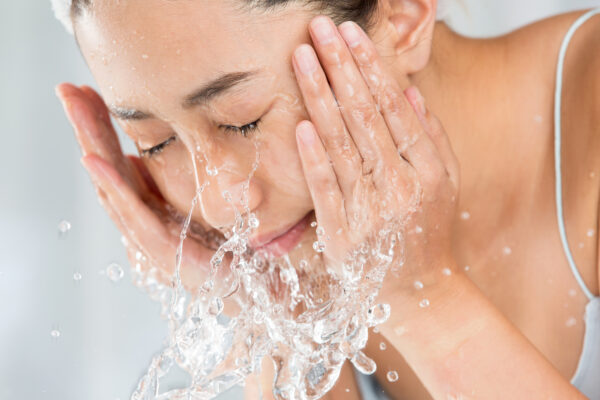 毎日の洗顔　水に「コレ」を加えてシミ予防