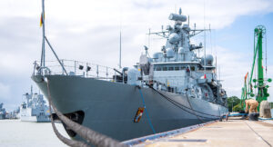 ドイツのフリーゲート艦が海軍外交を実施