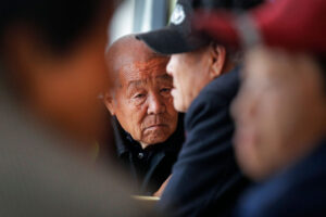 専門家等の見解：発表の遅れた中国国勢調査が暗い見通しを示唆