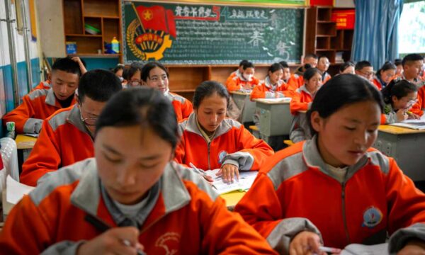 チベット人の子供たちが自宅から連れ去られ、中国の寄宿学校に送られた＝報告