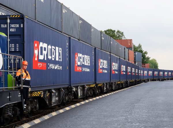中国貨物列車、770トン物資を積んでロシアへ＝中国紙