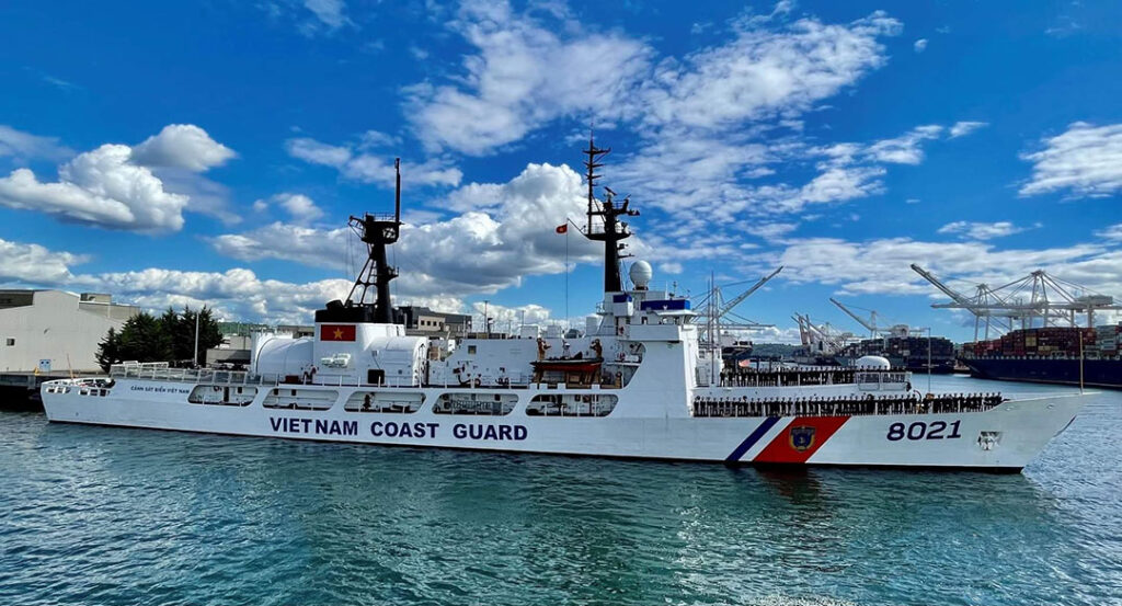 海洋安保強化に向けて米国がベトナムに巡視船を供与