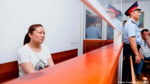 新疆、カザフ族2500人収容中　再教育施設元職員が法廷で暴露