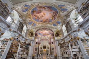まるでおとぎ話の世界　世界最大　最も美しいアドモント修道院図書館