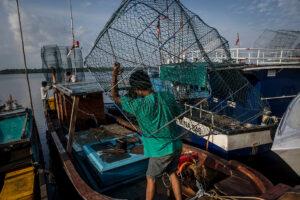 中国漁船、インドネシア漁船員の遺体を冷凍庫に1週間保管　通報者「船長の虐待で死亡した」