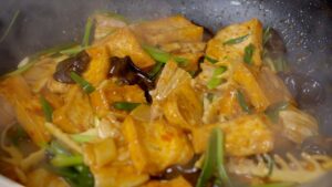 ご飯もススム！中国家庭の定番家庭料理
―家常豆腐（ジャアジャンドウフ）