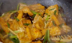 ご飯もススム！中国家庭の定番家庭料理
―家常豆腐（ジャアジャンドウフ）
