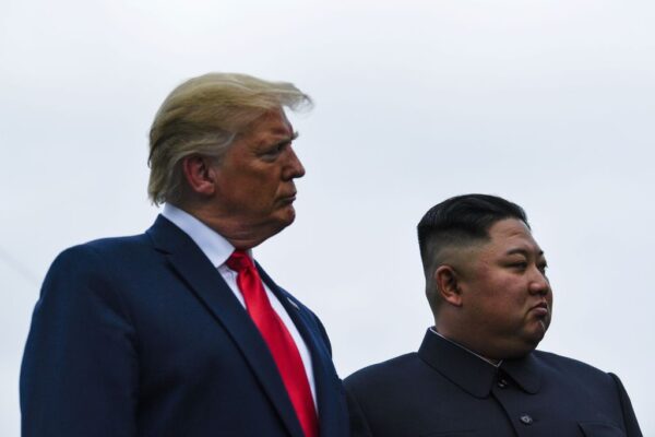 トランプ氏「金正恩との対話再開に前向き」　韓国首相が明かす