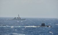 海自と米軍、南シナ海で初の対潜水艦訓練
「シーレーン海域で訓練することに意義」
