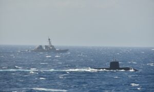 海自と米軍、南シナ海で初の対潜水艦訓練
「シーレーン海域で訓練することに意義」