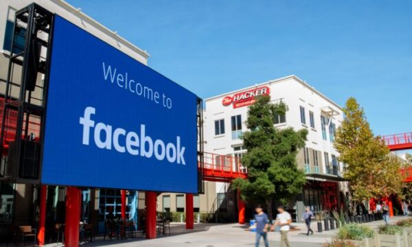豪フェイスブックの元CEO、ユーザーにアプリの削除を呼びかける　閲覧制限を受けて