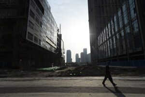 中国、地方債がデフォルト、人民銀高官「連鎖反応」を警告
