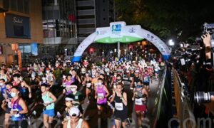 香港マラソン、「香港加油」は政治スローガン　当局がランナーに着替え要求