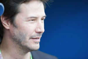 大半の財を寄付し、身なりを構わないハリウッドスターは誰？