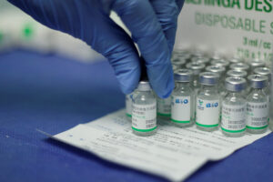 中国製ワクチン接種後、複数国で感染者数が急上昇 欧米製使用の国では激減＝JPモルガン報告書