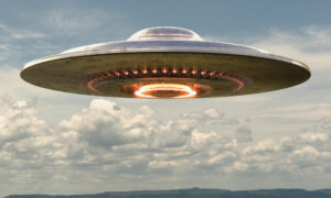 UFOから出てきた身長30センチの宇宙人　ボリビアの住民は唖然