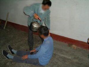 四川省の収容施設、法輪功学習者に熱湯かけて拷問