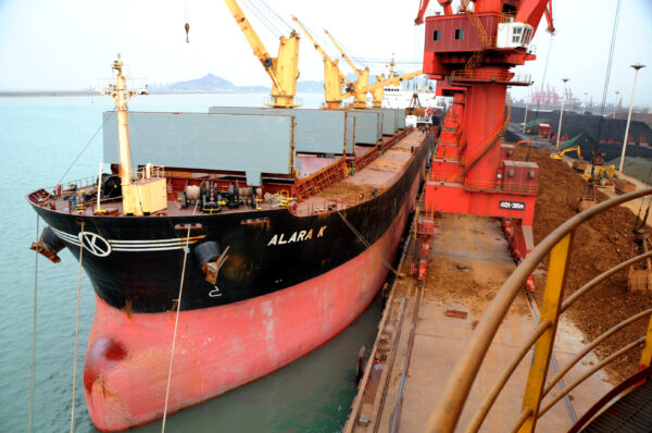 米海軍紙、中国の海洋進出に対抗するため民間船の使用を提案