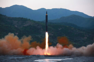 北朝鮮がミサイル発射　北海道沖に落下　飛距離は約2700キロ