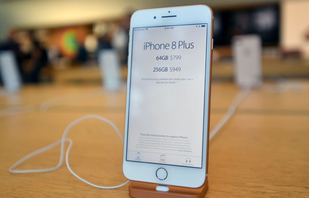iPhone8　中国で人気がいまひとつ　値下げ続出