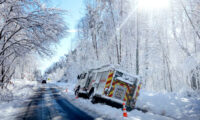 年始に米国で記録的な降雪　数十万世帯で停電