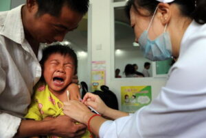 中国社会に再び衝撃　検査不合格のワクチンが乳児数十万人に接種