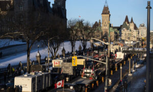 カナダでワクチン義務化反対のデモ　道路を埋め尽くす大量のトラック