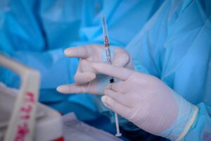 中国シノバック製ワクチン「40日毎に抗体50%減」　タイ、混合接種へ
