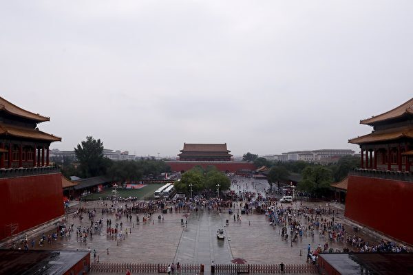北京で豪雨　天安門広場が冠水　