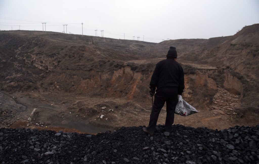 山西省炭鉱27カ所が豪雨で一時操業停止、電力不足に拍車