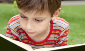 子をもつ親の切なる願いは「もっと本を読んでほしい」