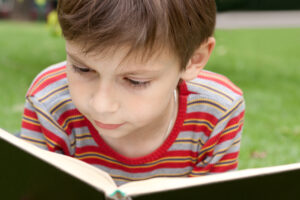 子をもつ親の切なる願いは「もっと本を読んでほしい」