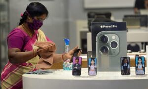 アップル、中国からインドへ8工場を移転＝インド通信大臣