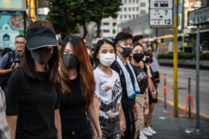 香港、緊急条例の発動　専門家「力で抑え込むしか方法を知らず」