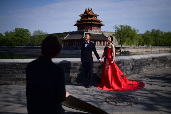 中国の「愛を告白する日」に結婚するカップルの数、例年より大幅減少　幸せは遠のくばかり　