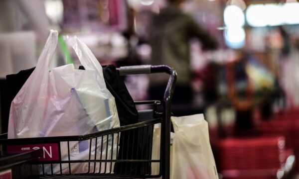 「レジ袋有料化」は増税を導き、コロナ対策を破壊する