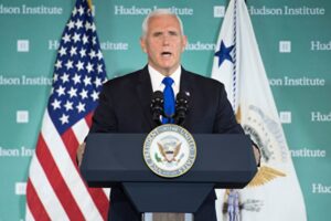 米ペンス副大統領「中国が変わらなければならない」　法輪功迫害の質問を受けて