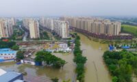 空撮で見る中国長江流域の洪水被害