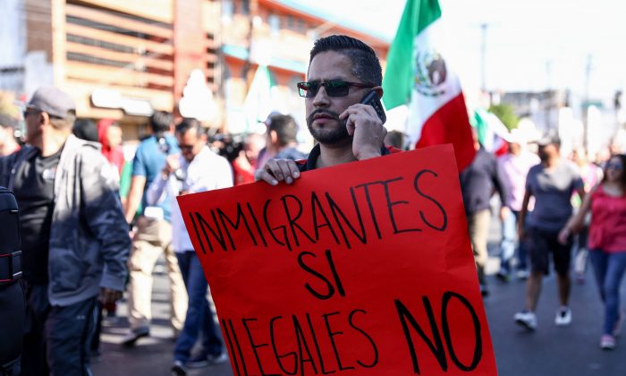 不法移民キャラバンは「侵略」　メキシコ人が国境の町で抗議活動