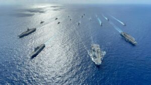 【圧巻】6カ国大艦隊、南シナ海で訓練　護衛艦「いせ」が米英空母と協働