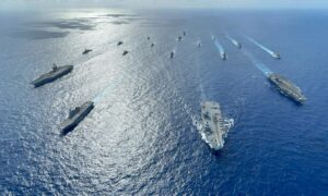 【圧巻】6カ国大艦隊、南シナ海で訓練　護衛艦「いせ」が米英空母と協働