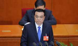 中国李克強首相「苦しい生活に備えよう」経済失速を示唆か