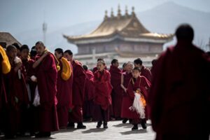 中国、チベットと新疆を結ぶ戦略的道路「G216」を建設中