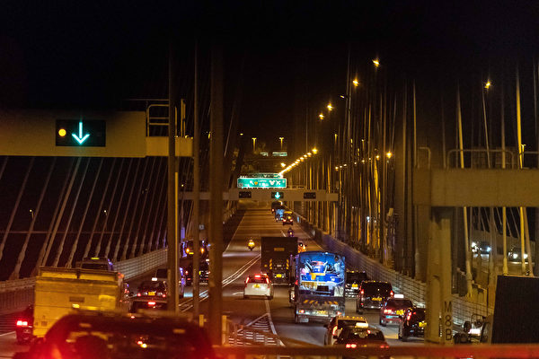 中国軍の進入　当局が威嚇強化か　市民「香港人は引き下がらない」