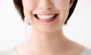 歯茎から血が…知っておきたい歯周病をもたらす3種類の食べ物