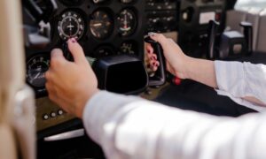 デルタ航空に務める2人の女性パイロットの正体はなんと、親子？！