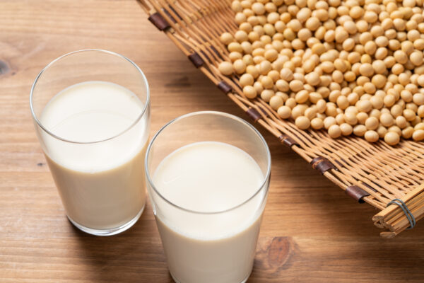 更年期の症状を改善する2つの豆乳の飲み方