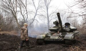 ウクライナ東部で緊張高まる　ロシアは兵力増強