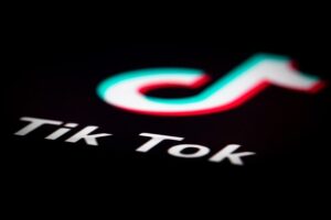TikTok、ユーザー入力情報をリアルタイムで読み取り　アップル最新OS機能で発覚